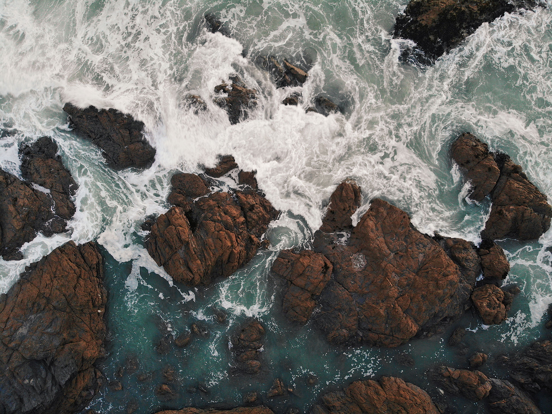 Water crashing on to rocks