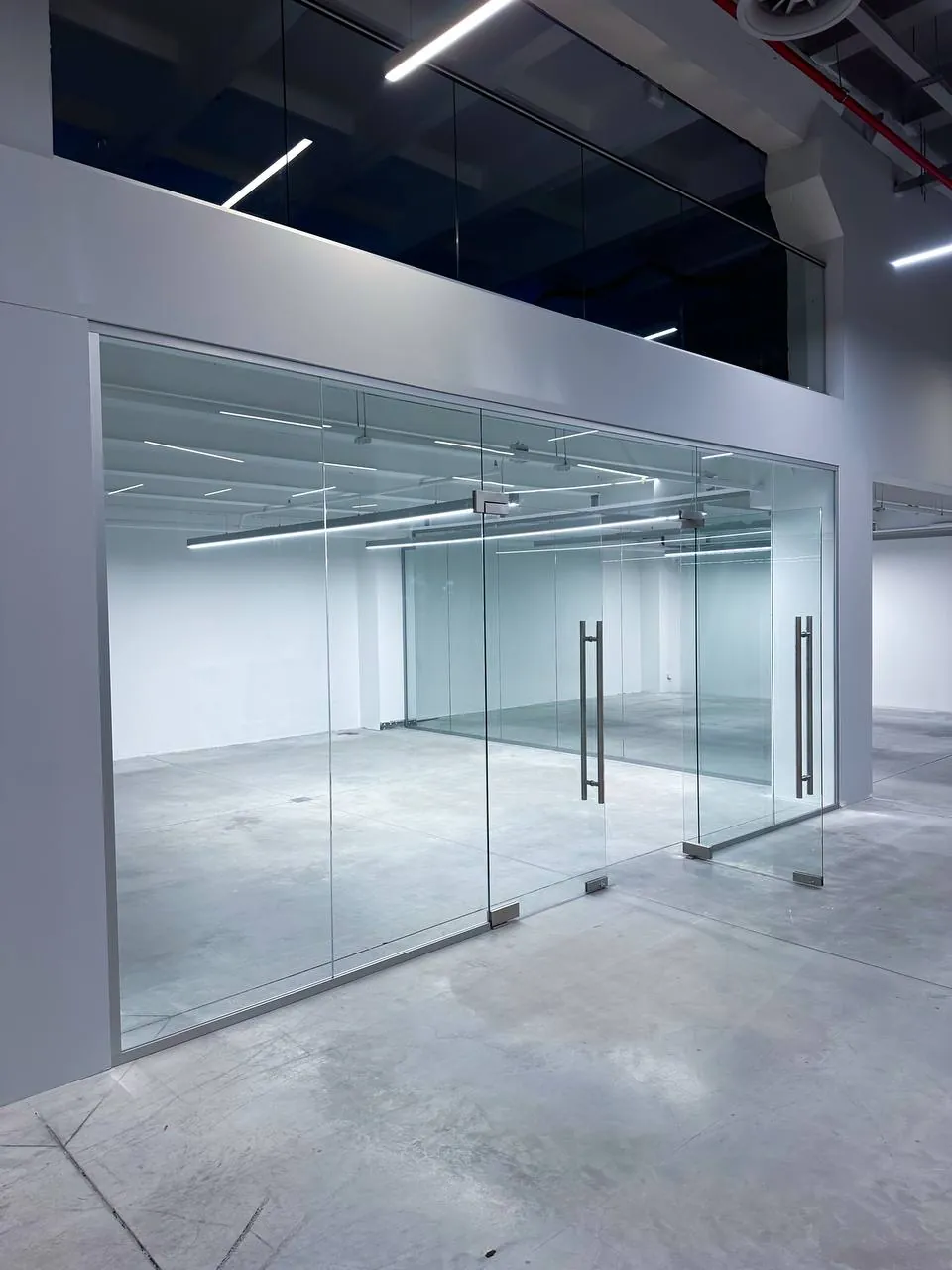 Торгове приміщення скляні перегородки та двері Київ - фото 1