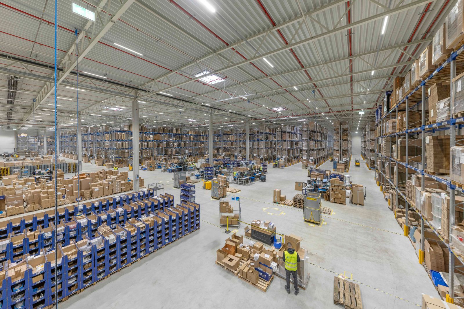 Team bei der Arbeit RECHT Kontraktlogistik