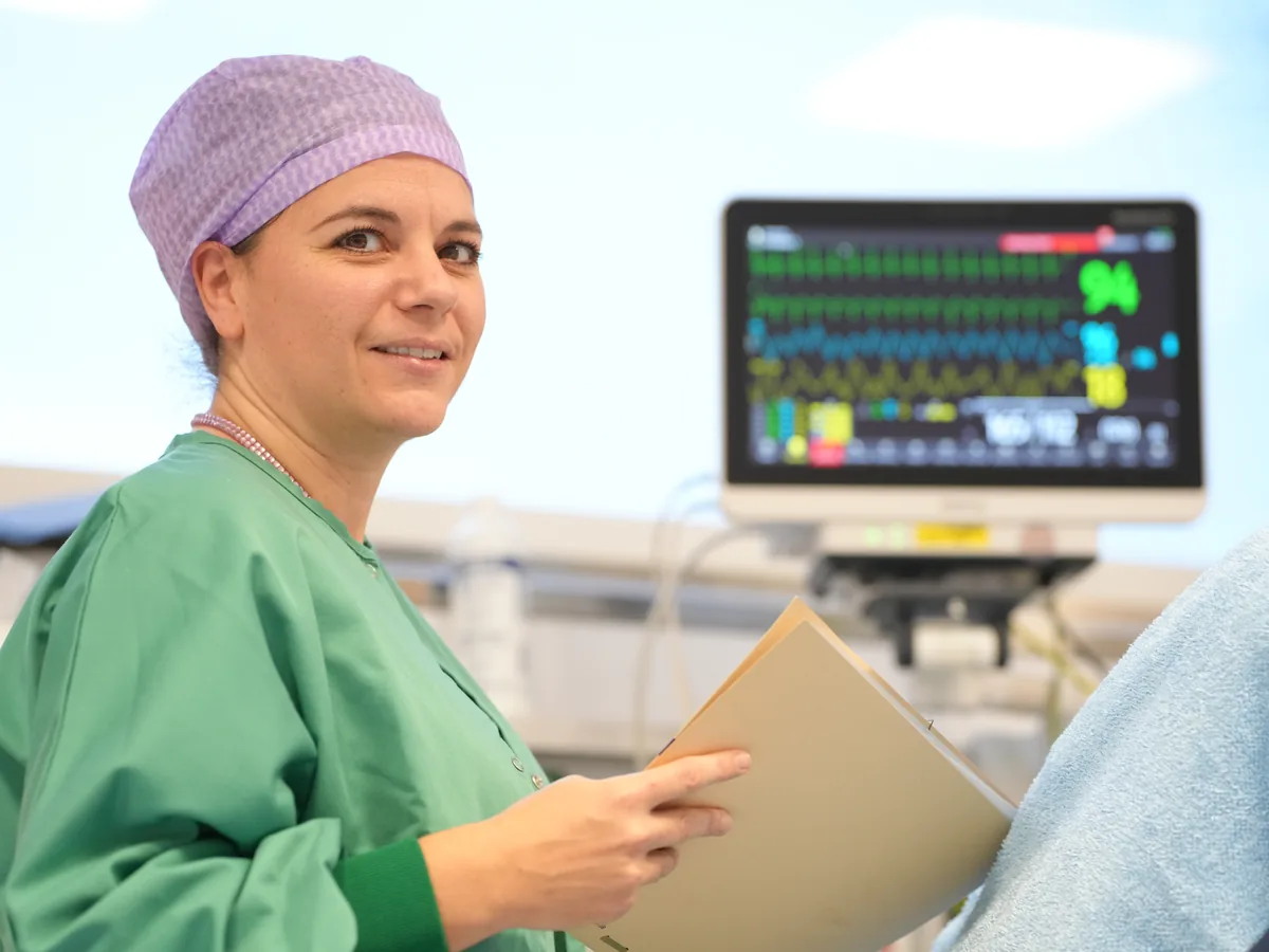 Pflegefachkraft auf der Intensivstation am Ortenau Klinikum