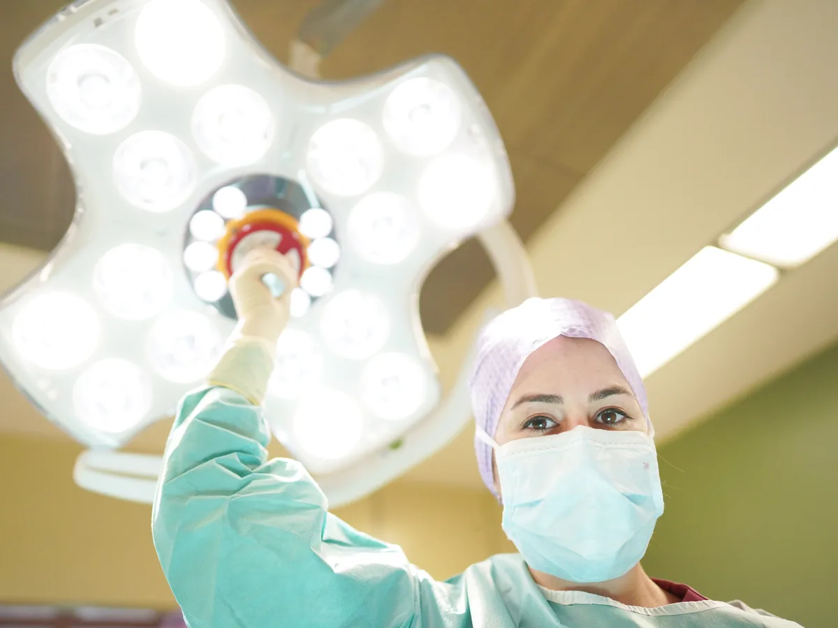 OP-Fachpflegekraft im Operationssaal am Ortenau Klinikum