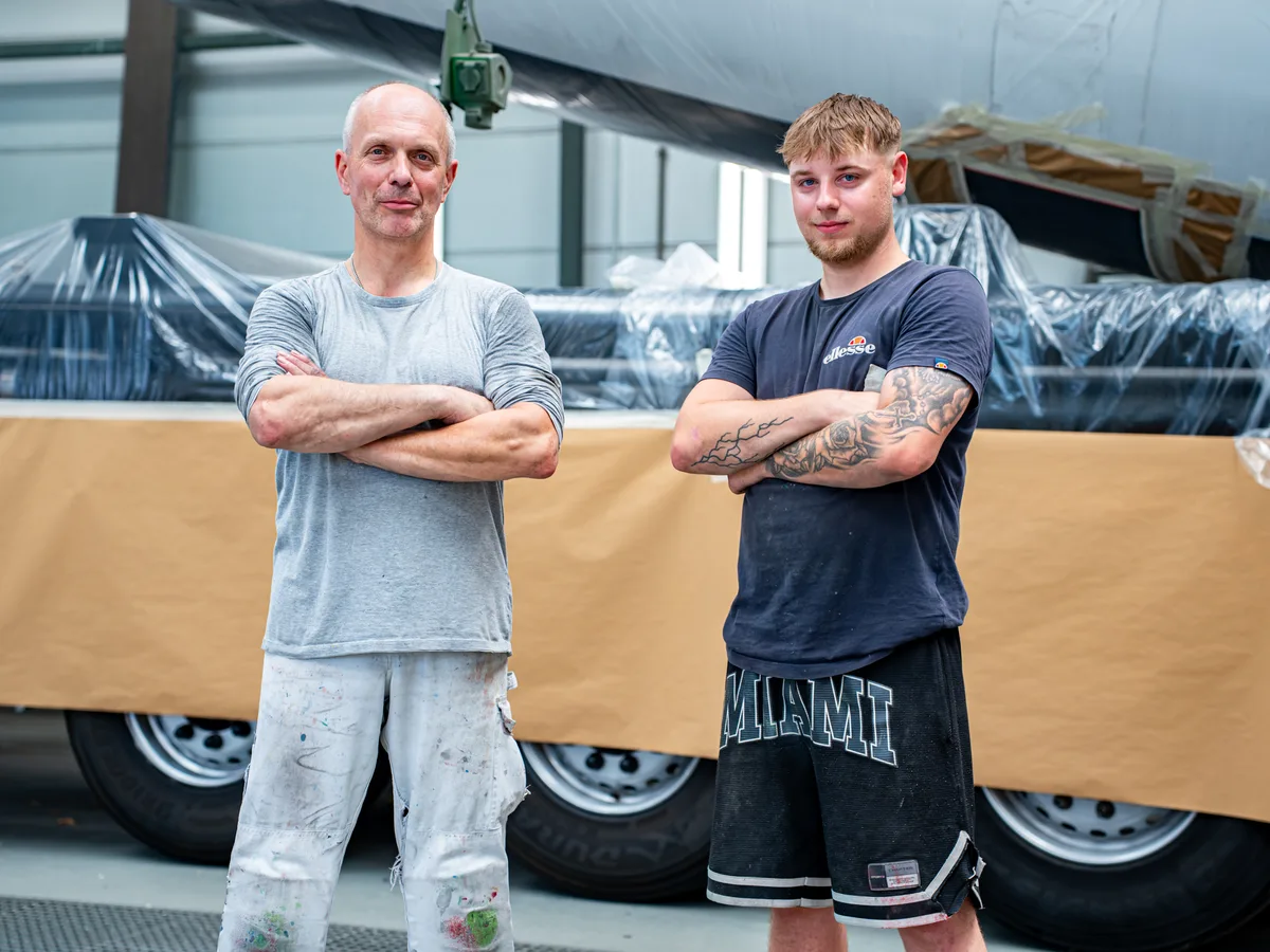 Kollegen bei SCH&Ouml;NE Lackiertechnik