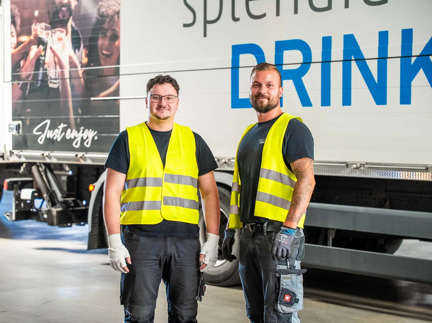 Splendid Drinks Team vor dem LKW