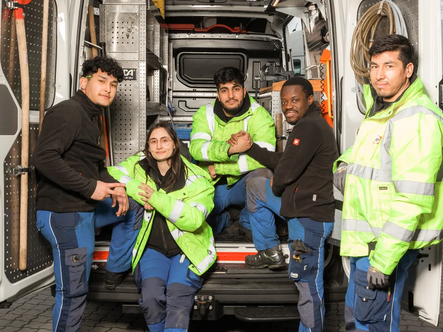 TIP Team im Servicefahrzeug