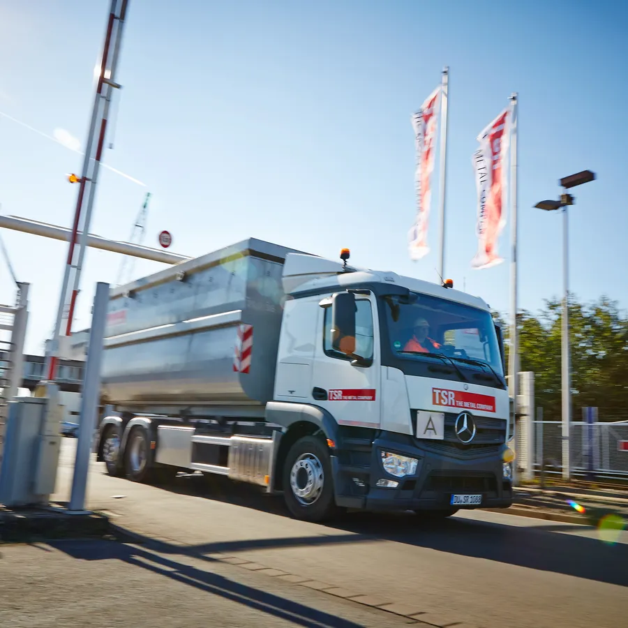 TSR LKW am Werkstor
