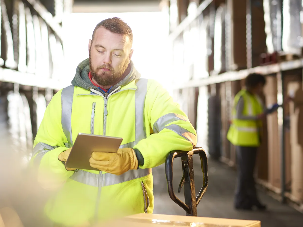 Kommissionierung mit dem Tablet im Lager