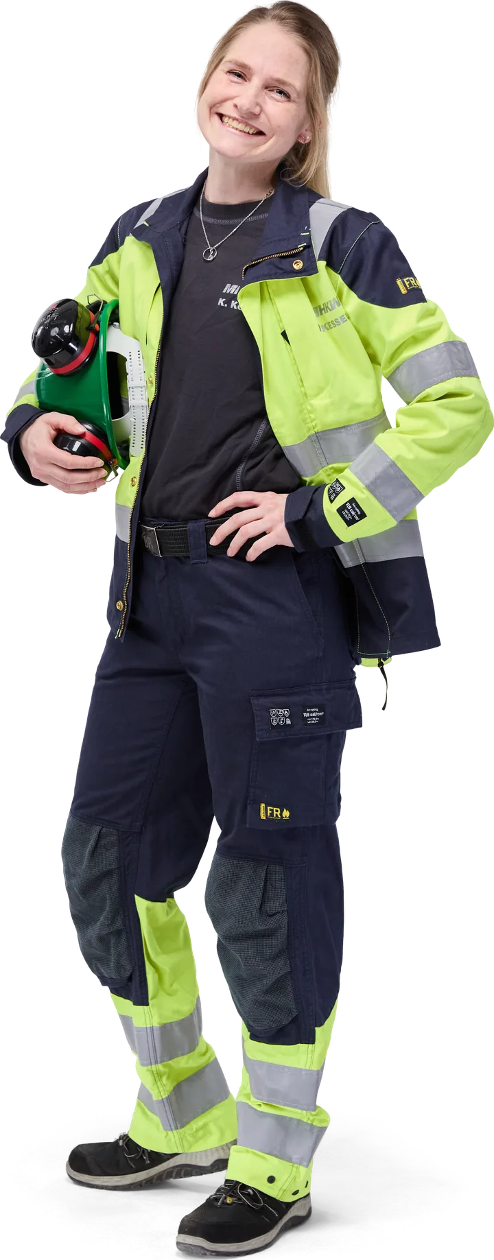 Mitarbeiterin mit Schutzhelm