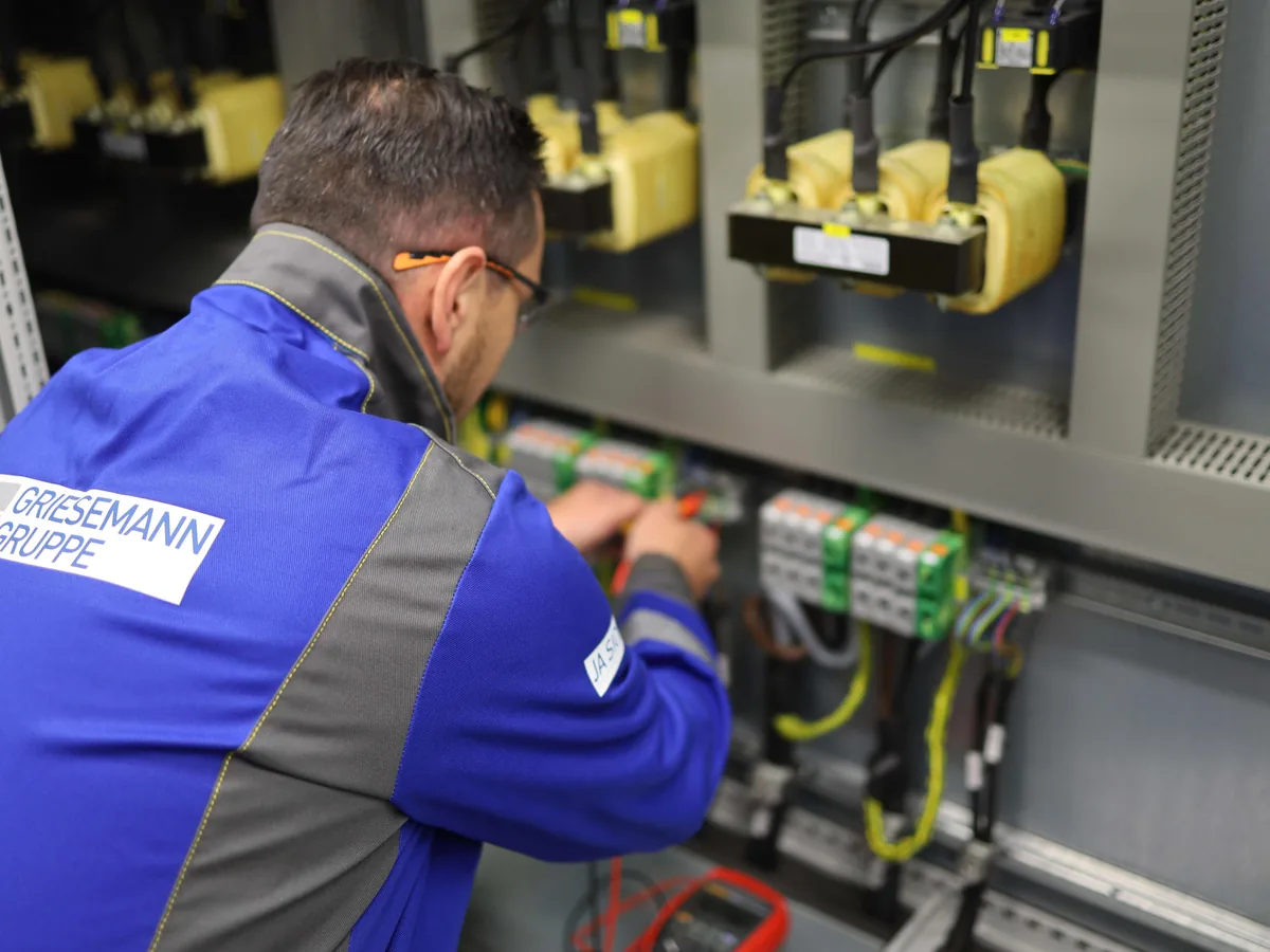 Arbeiten an der Steuerungs- und Regelungstechnik