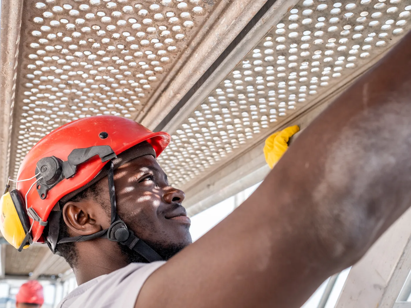 WEMO-tec Mitarbeiter bei der Arbeit am Ger&uuml;st