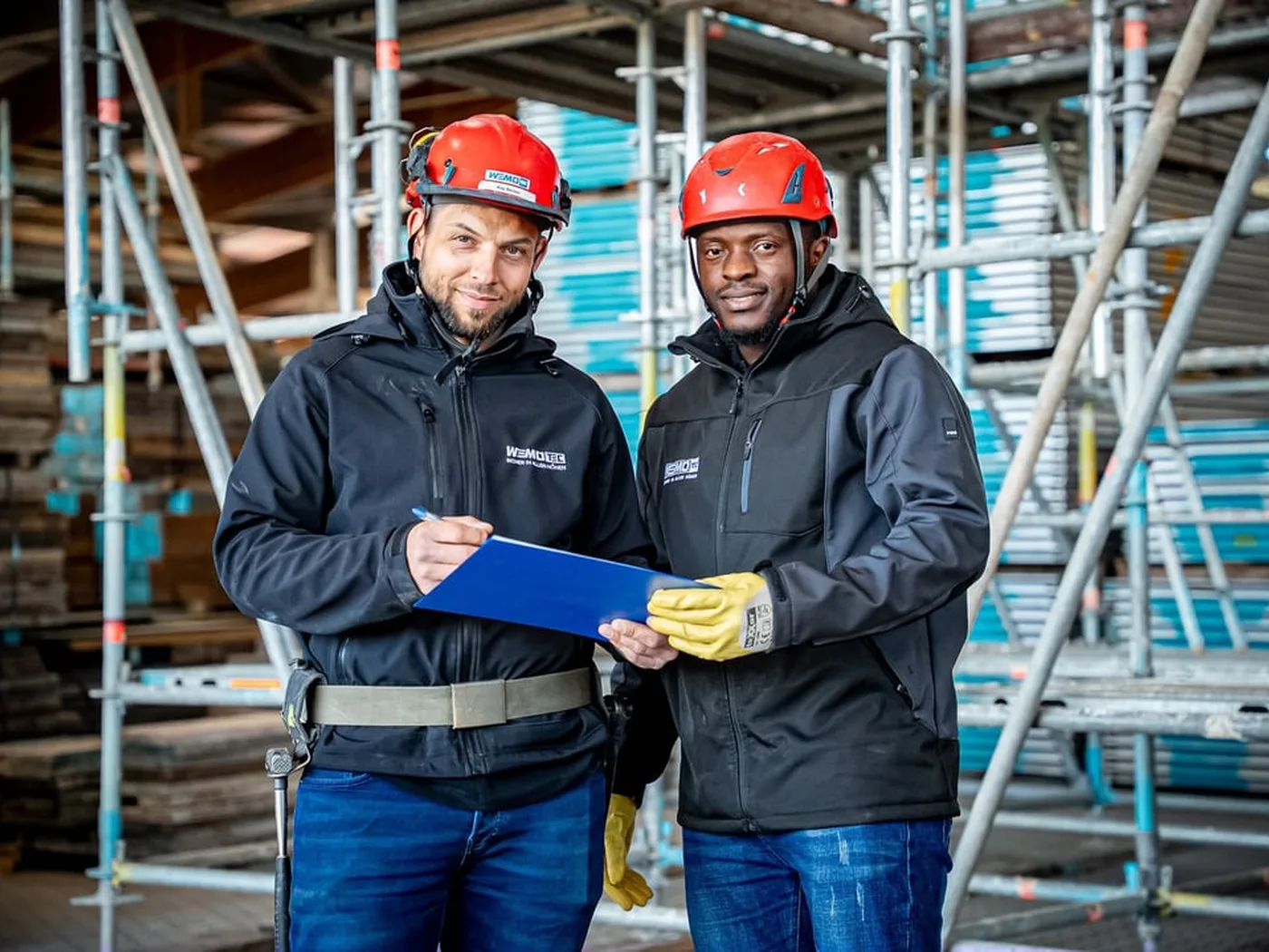 WEMO-tec Kolonnenf&uuml;hrer im Gespr&auml;ch auf der Baustelle
