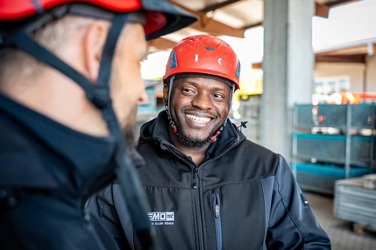 WEMO-tec Kolonnenführer im Gespräch mit dem Team