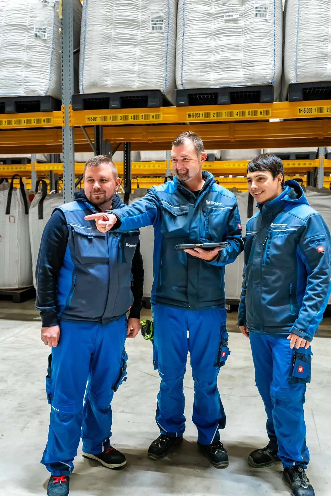 Schichtleiter und Team im Lager von Schumacher