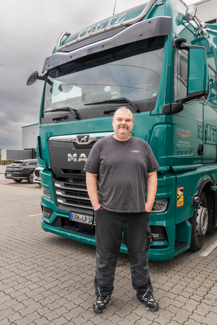 LKW-Fahrer im Einsatz bei Ludwig Peetz Spedition