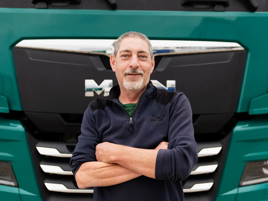 LKW von Ludwig Peetz Spedition auf der Straße
