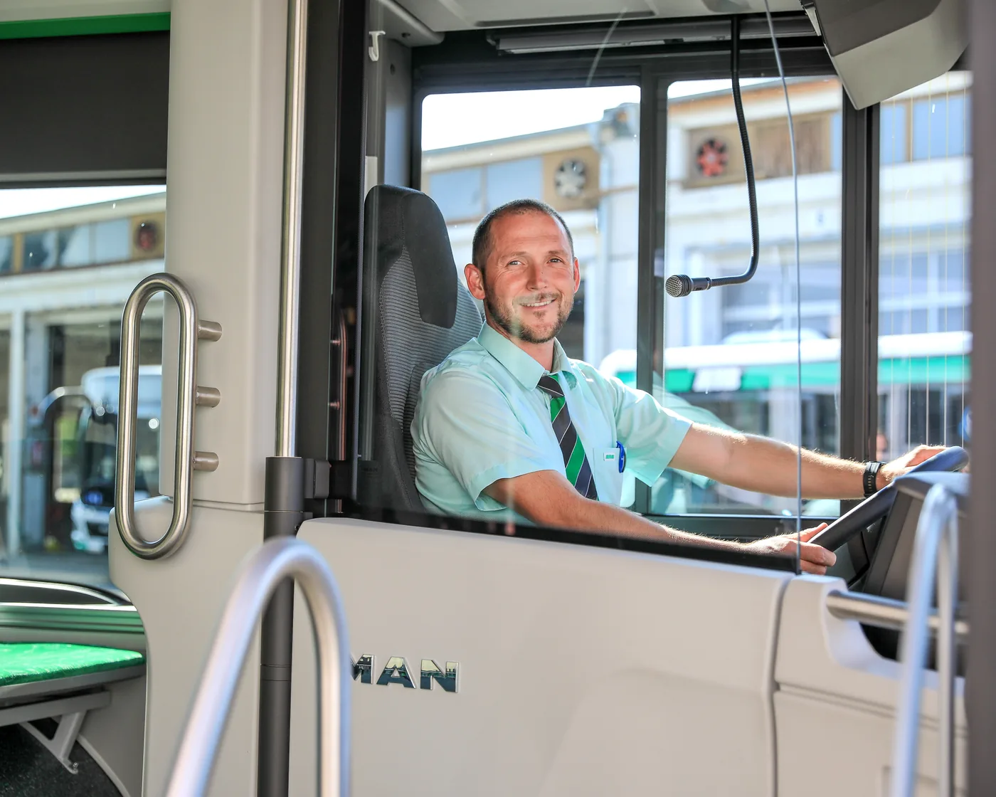 Busfahrer der MVB im Linienbus in Magdeburg