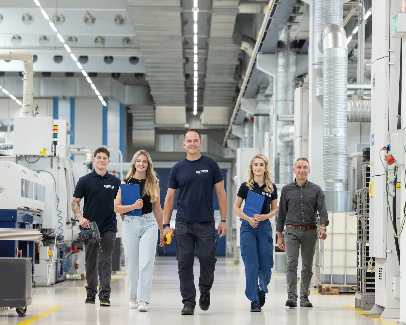 Das Berger-Team in der Fertigungshalle