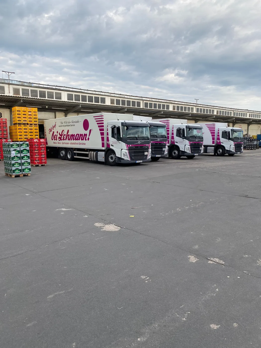 Lehmann-LKW an der Laderampe in Potsdam