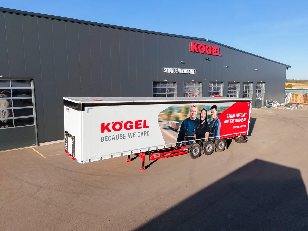 Kögel Trailer vor der Werkstatt in Burtenbach