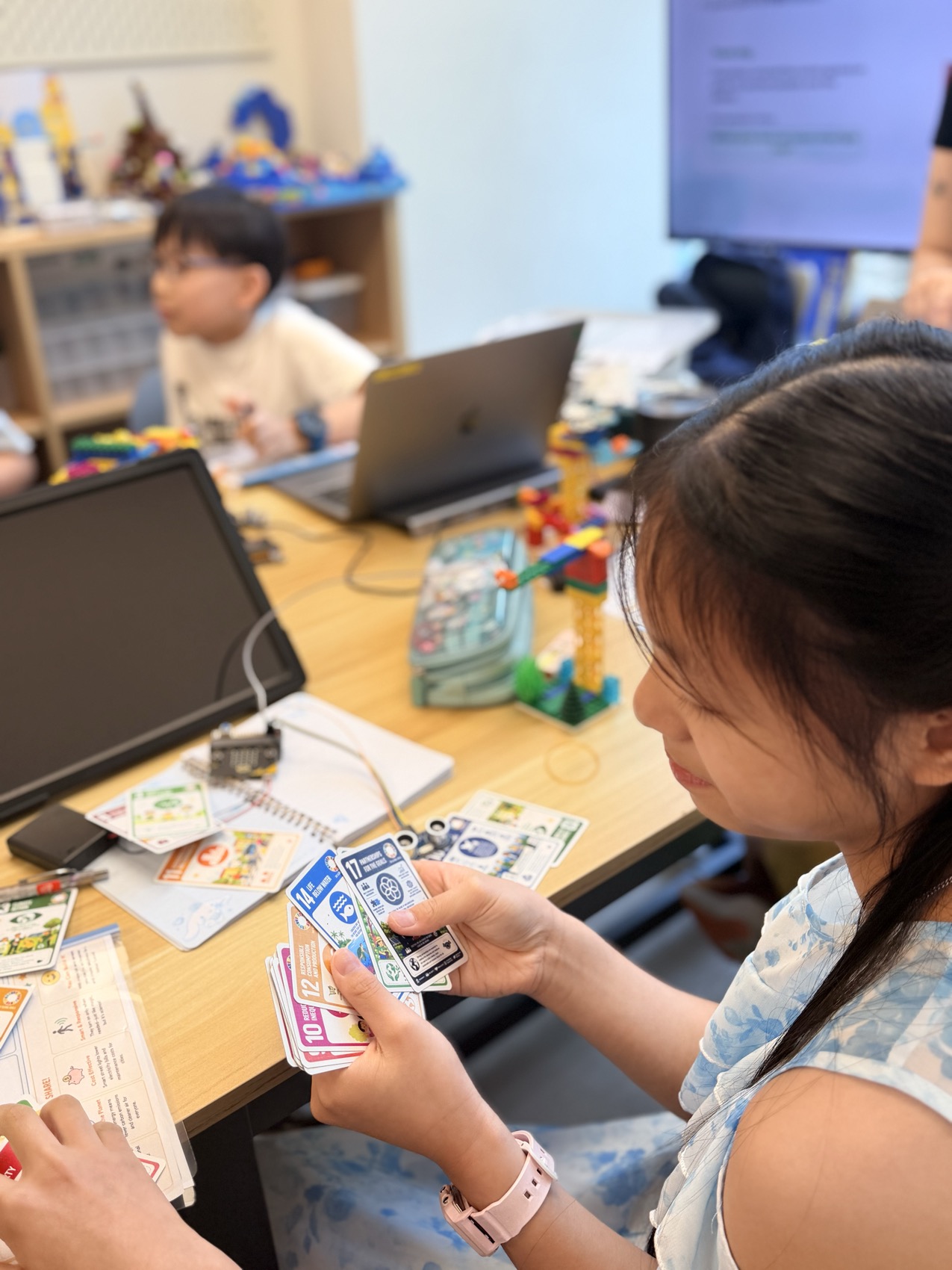 Exploring learning cards together