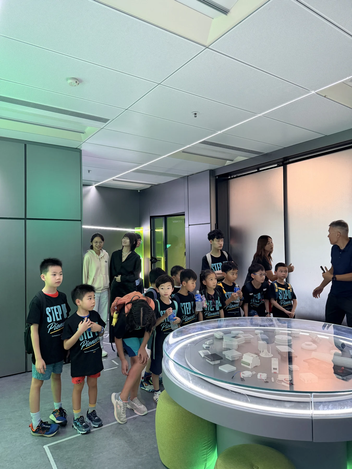 SUP students exploring technology during their KUJU Science Park visit
