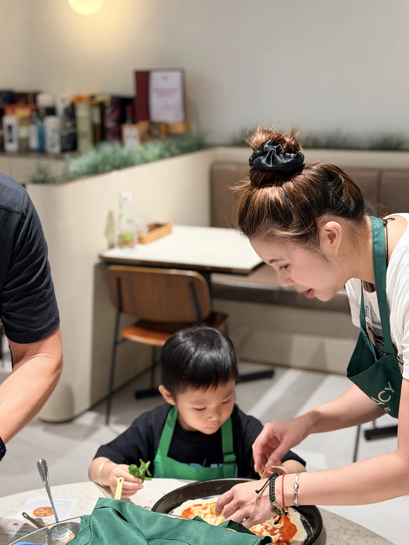 Families preparing or sharing their pizzas at SEED by Farmacy