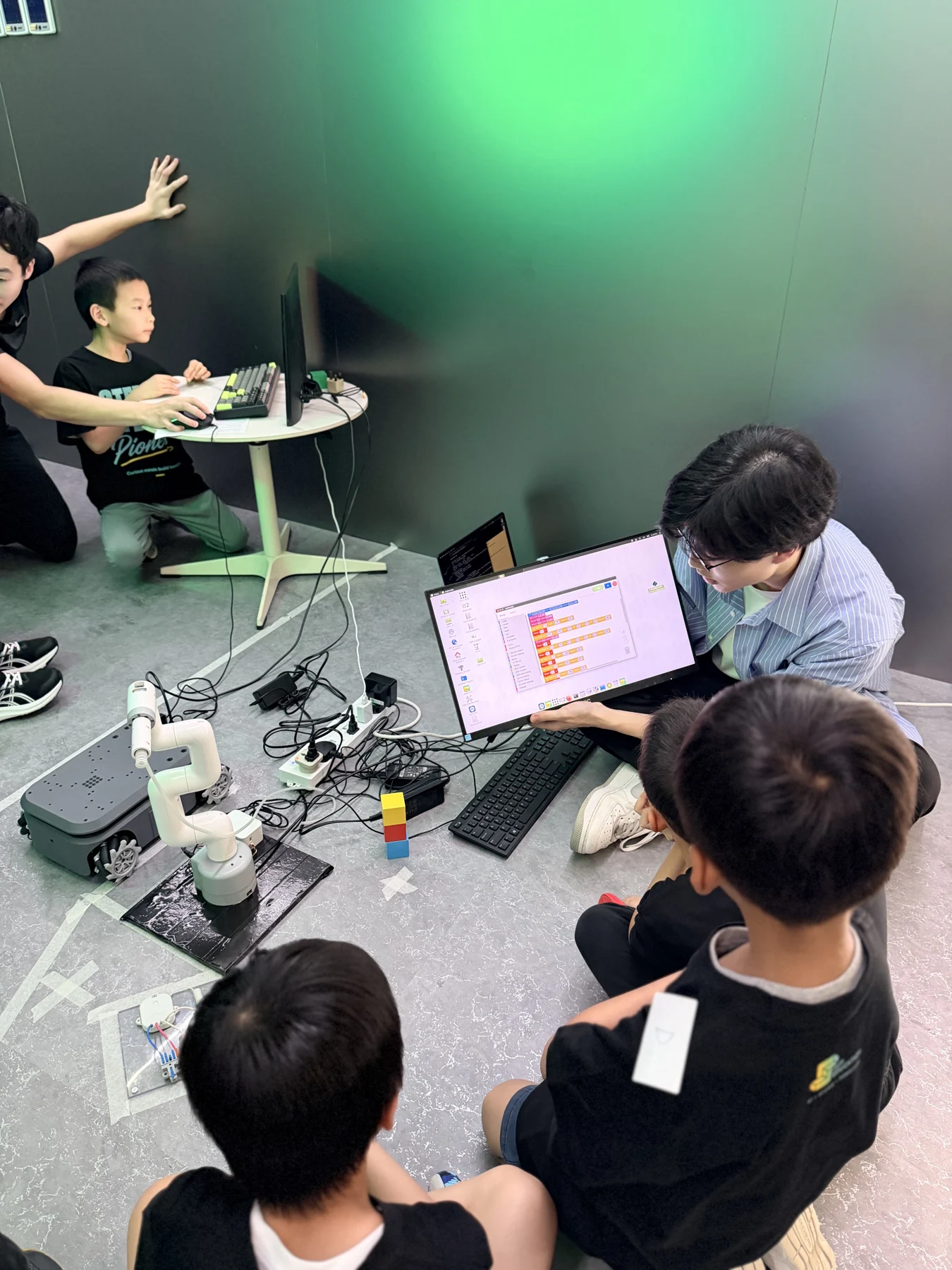 SUP students exploring technology during their KUJU Science Park visit
