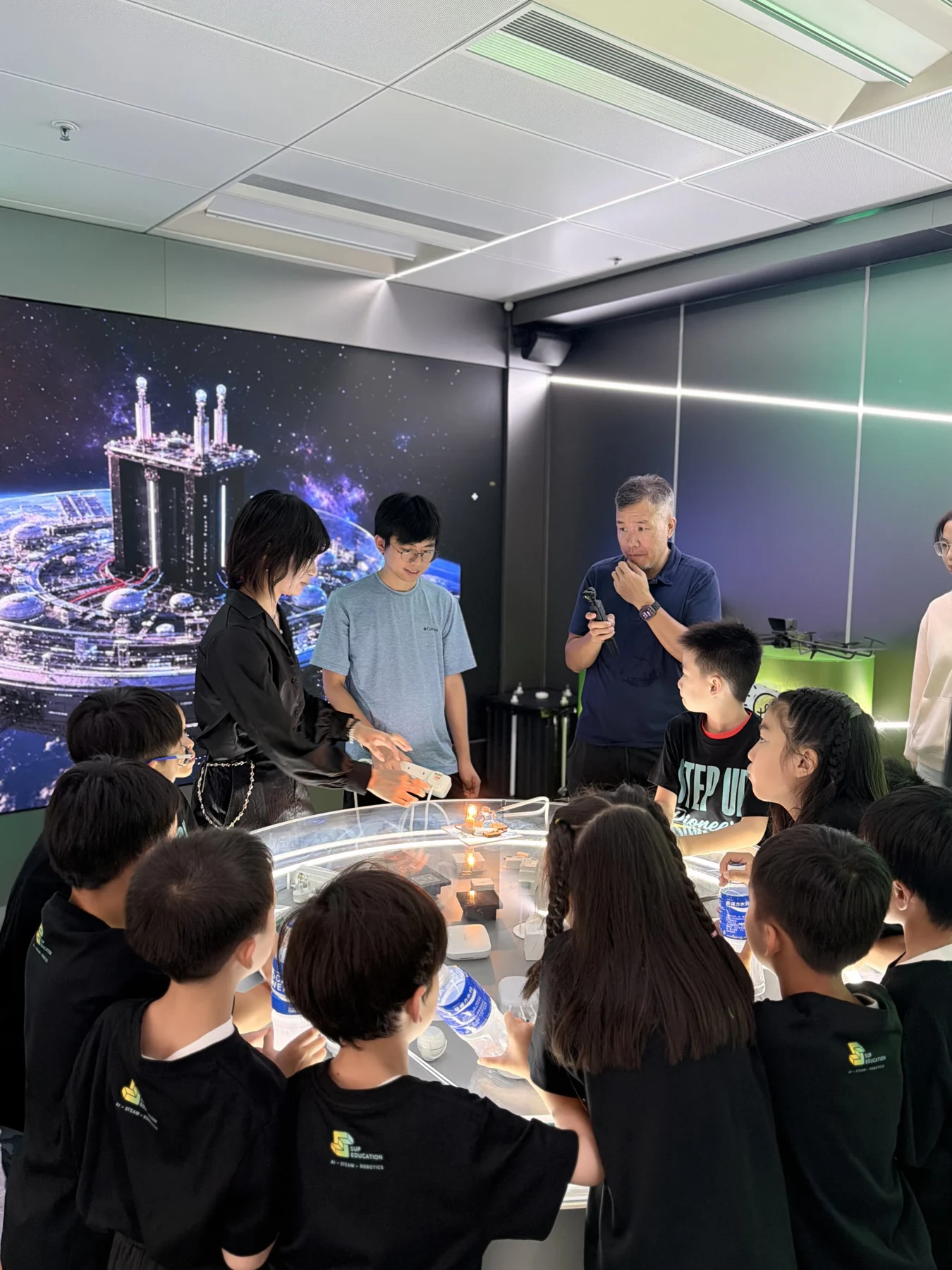 SUP students exploring technology during their KUJU Science Park visit