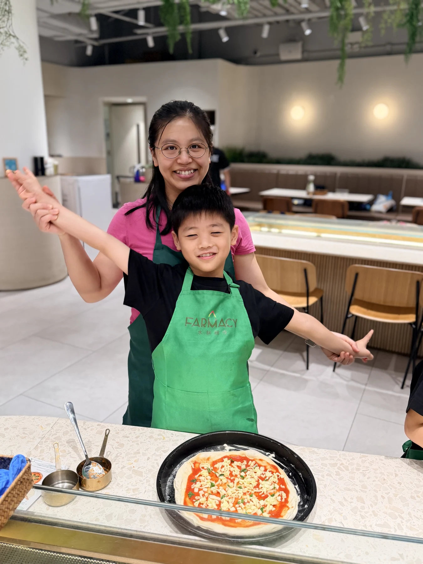 Families preparing or sharing their pizzas at SEED by Farmacy