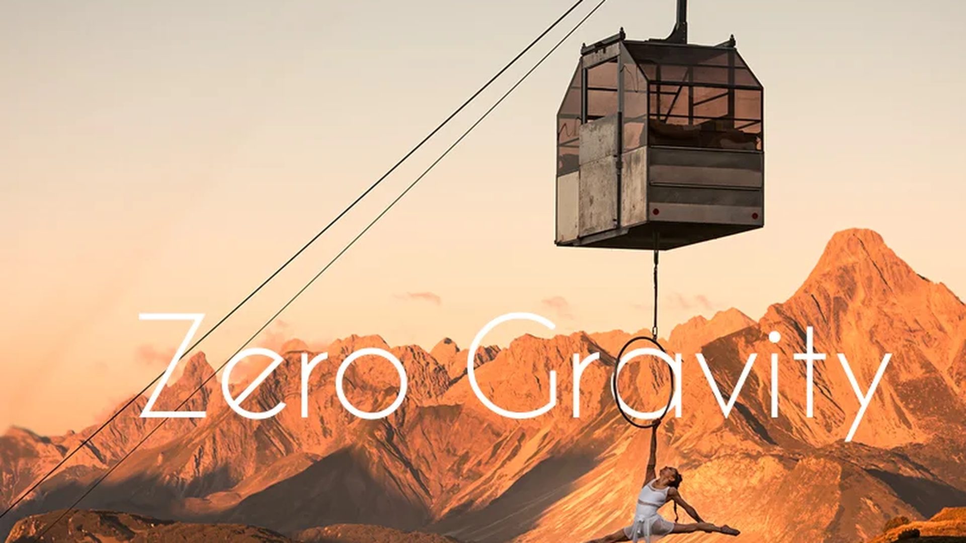 Zero Gravity – Stefanie Millinger an der Gondel