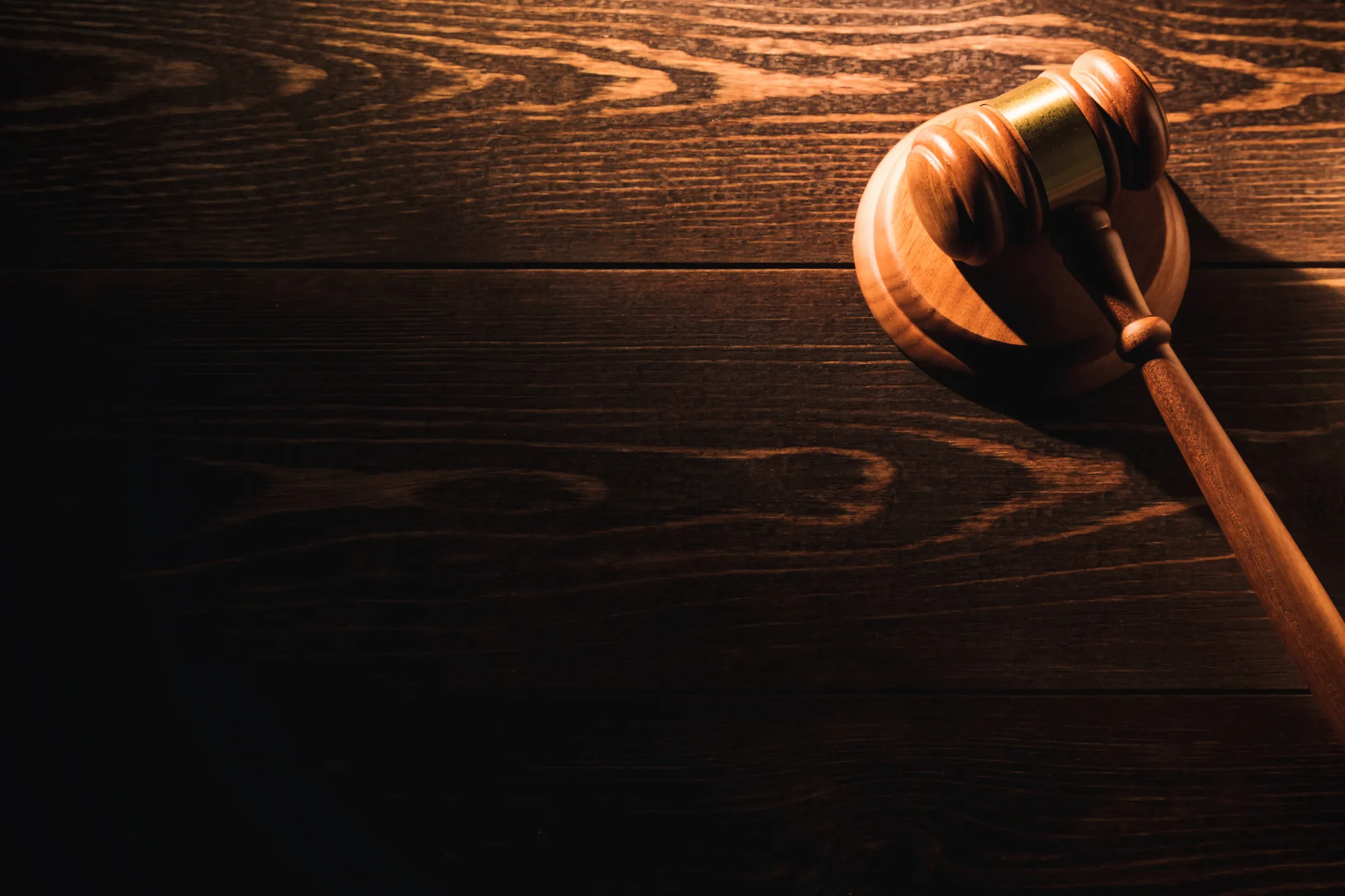 Judge’s gravel symbolizing legal communications strategy 