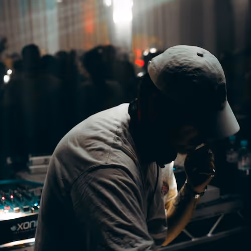 Clash of the Titans: Spotify vs Apple Music for Artists