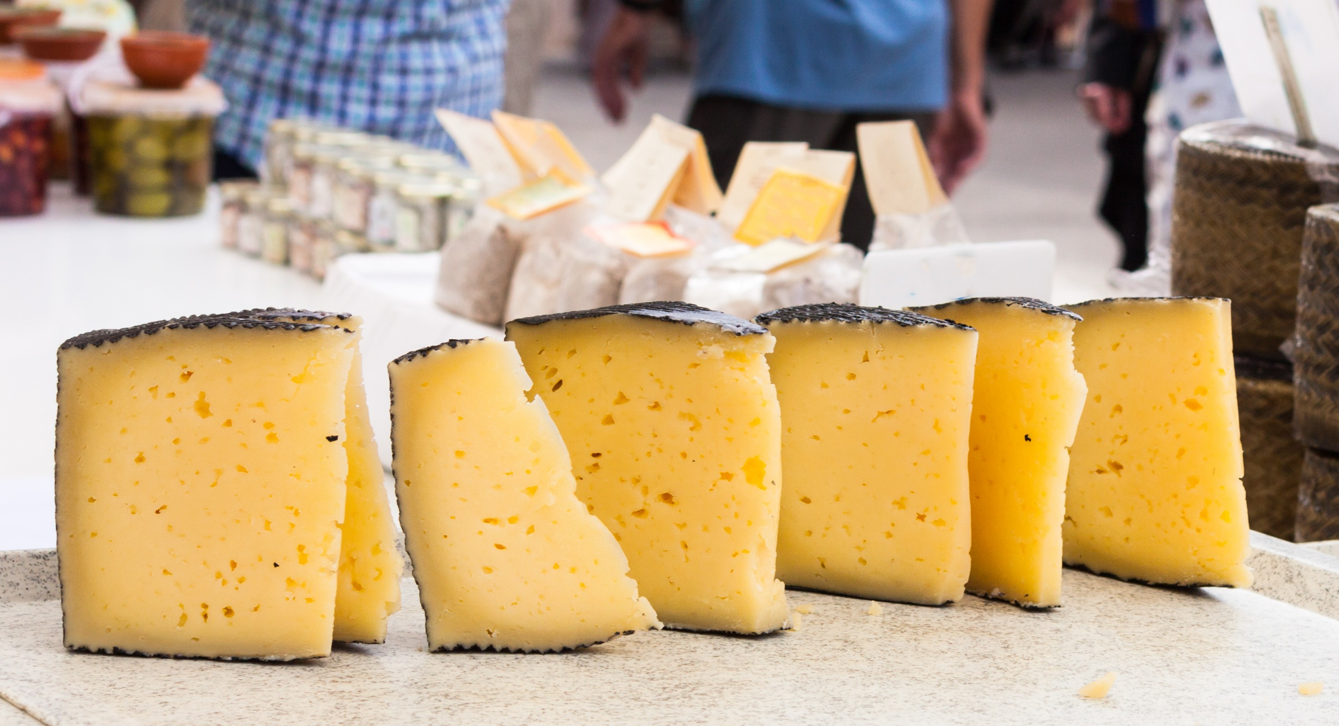 Manchego Käse zum Verkauf im Sineu-Markt