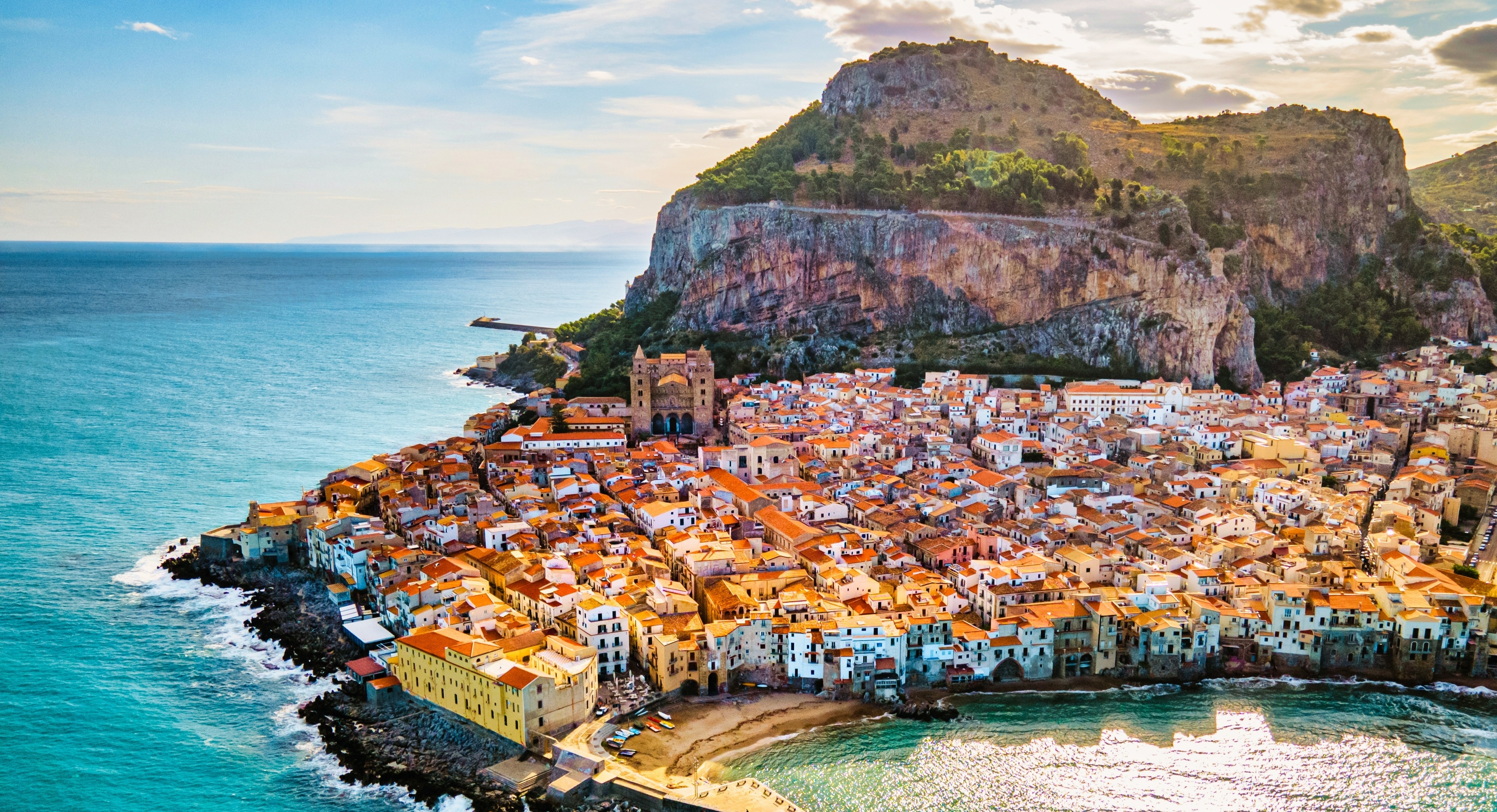 Cefalu shutterstock_2396323585