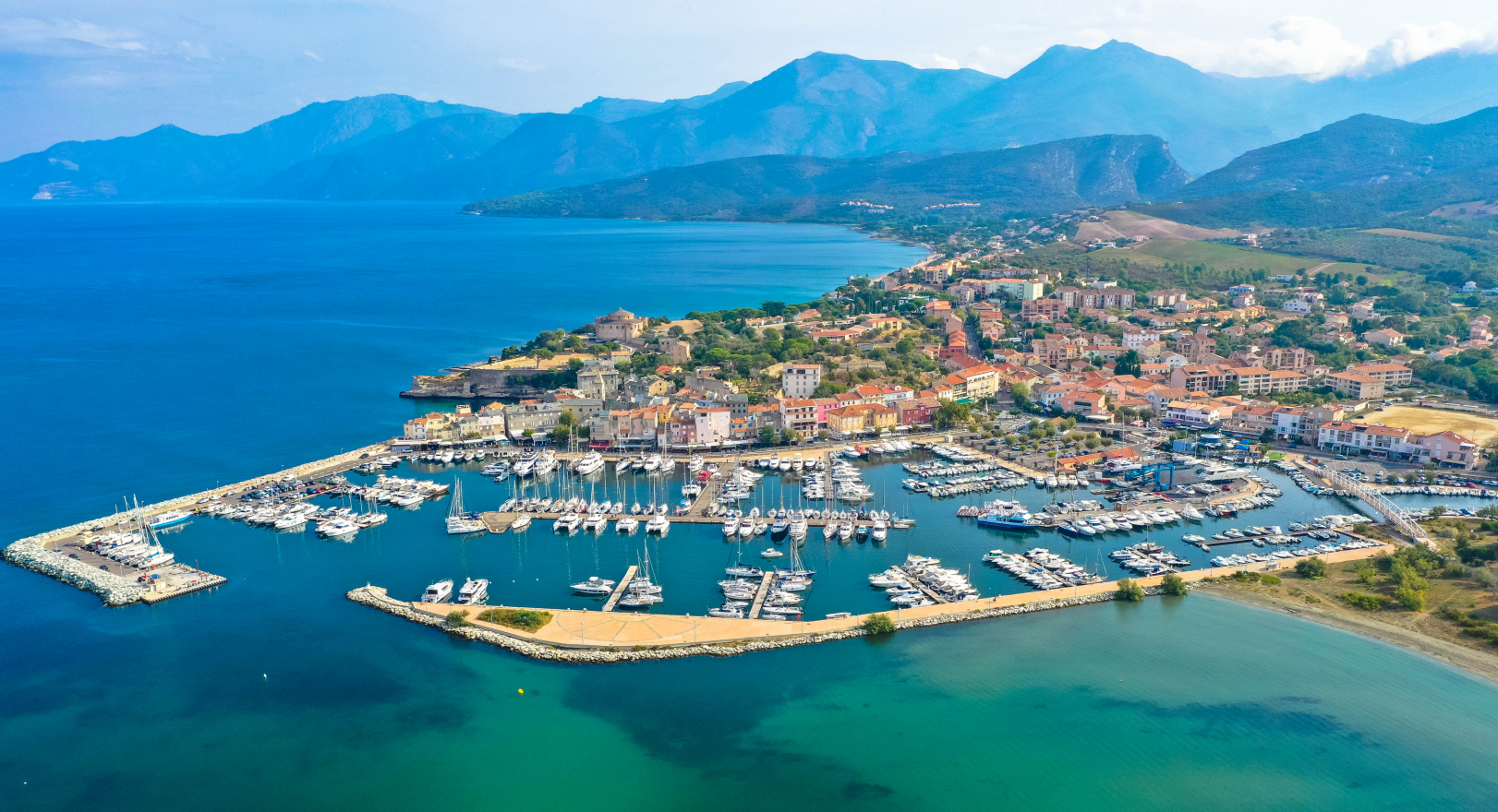 Luftblick auf das Dorf Saint Florent (einfache Lizenz)
