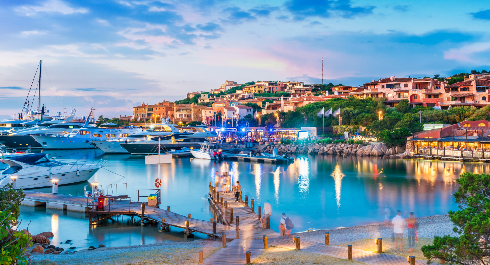 Aussicht auf Hafen und Dorf Porto Cervo, Sardinia Insel