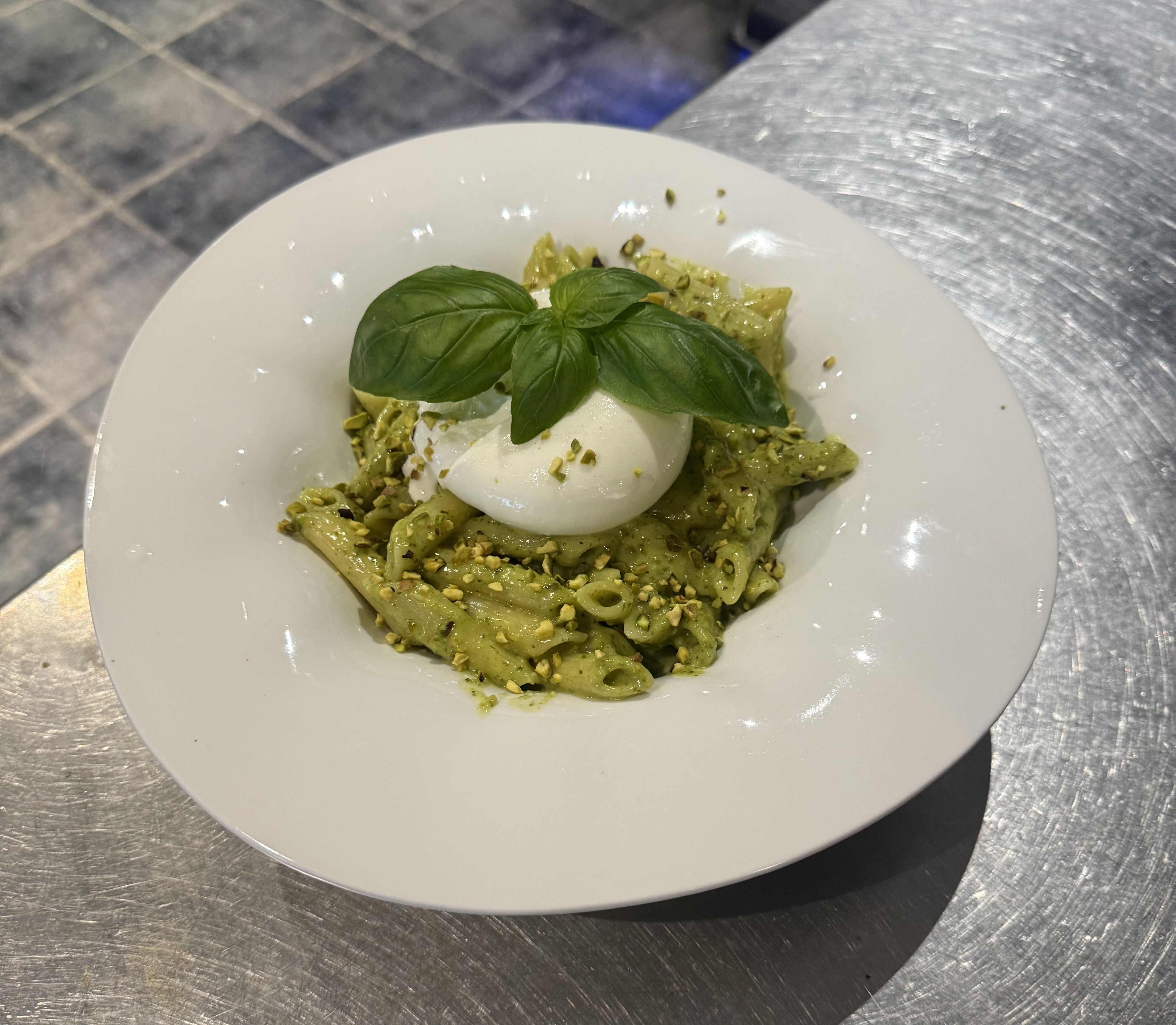 Plat | Pennes au pesto de pistaches et burrata 