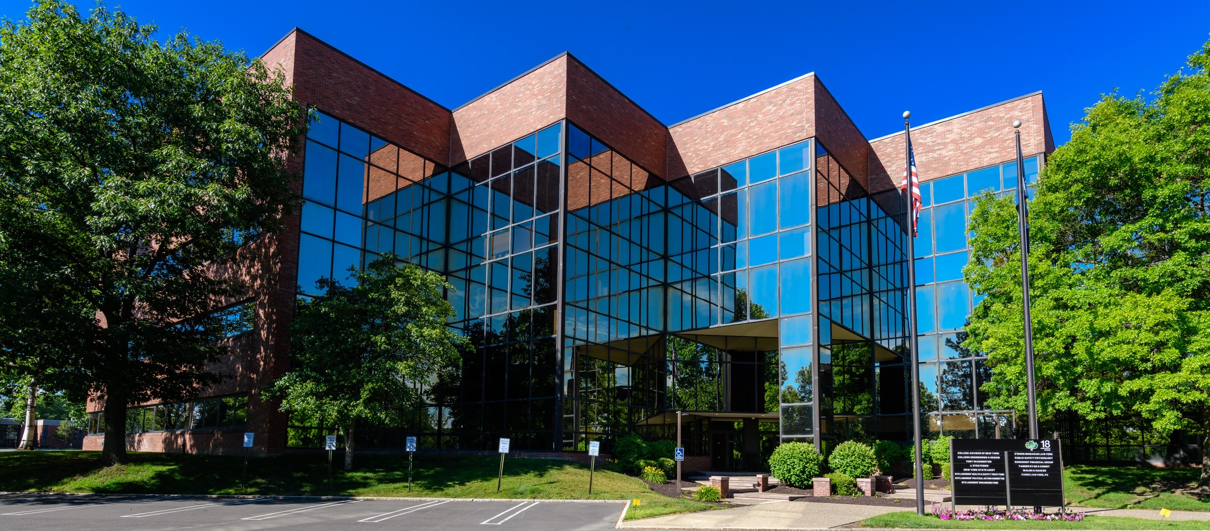 18 Corporate Woods