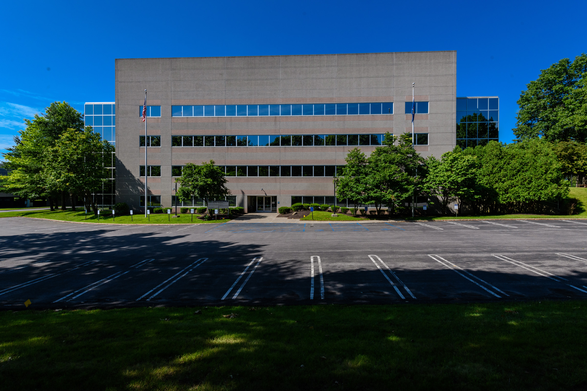 8 Southwoods Blvd