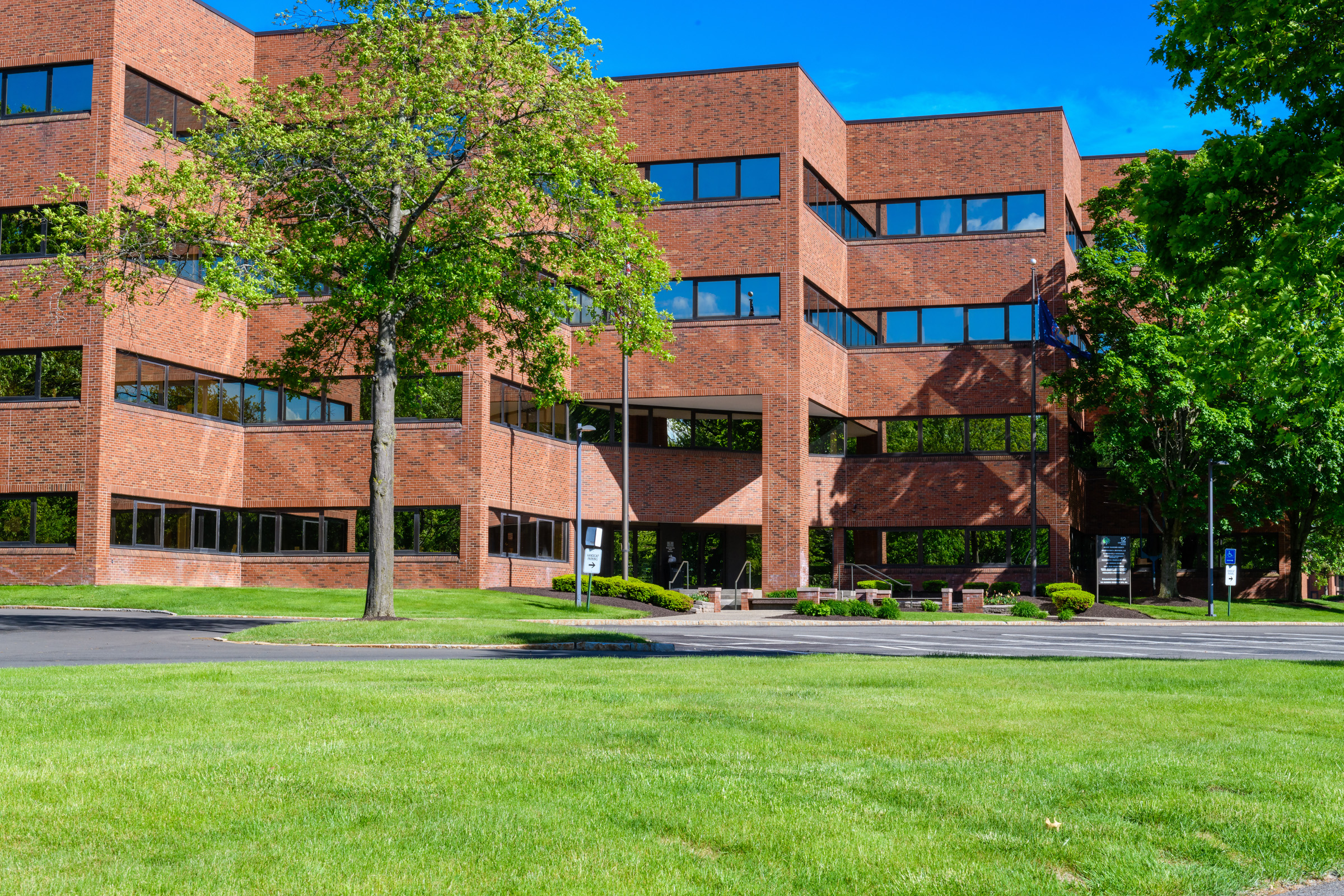 12 Corporate Woods