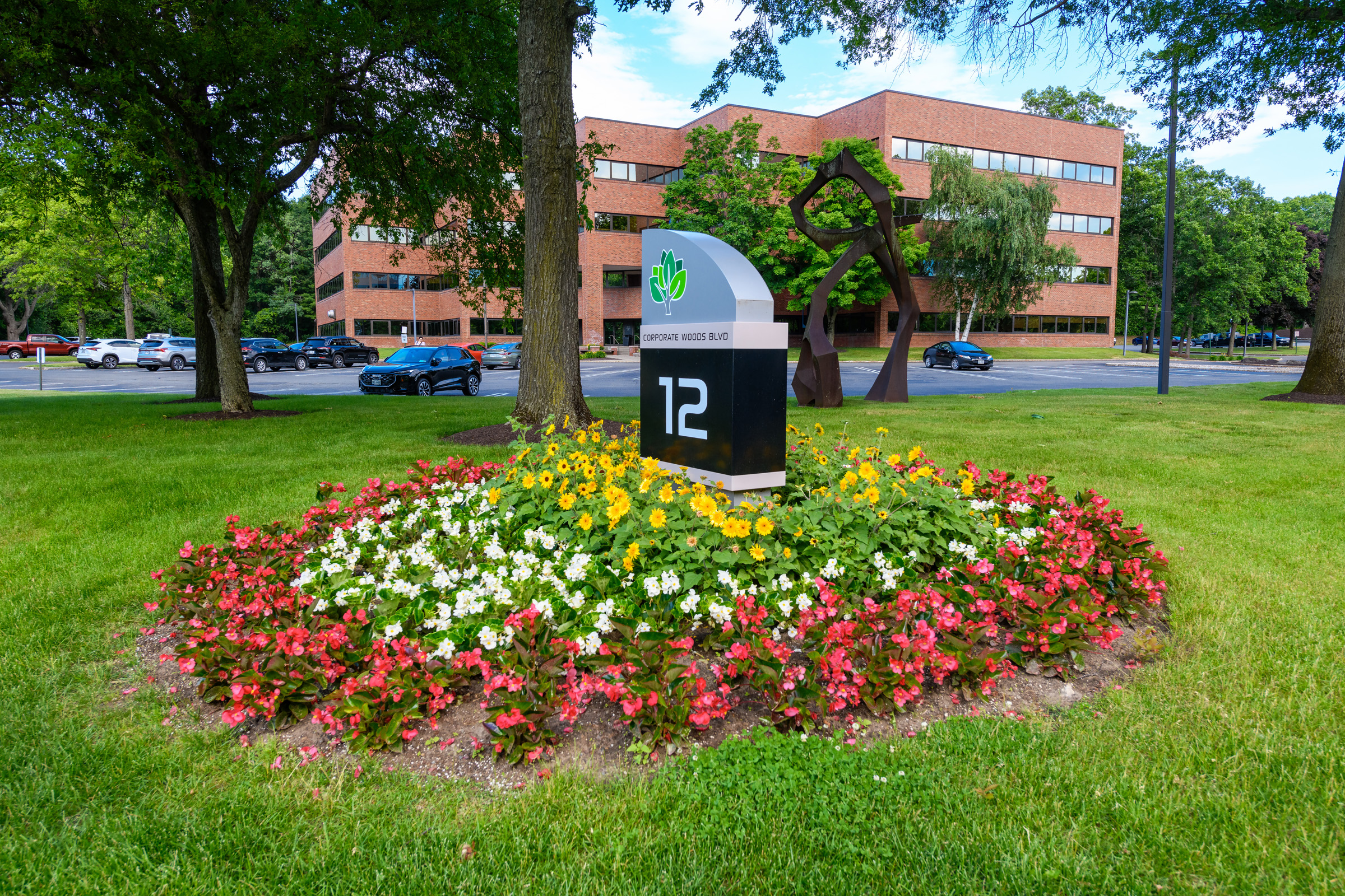 12 Corporate Woods