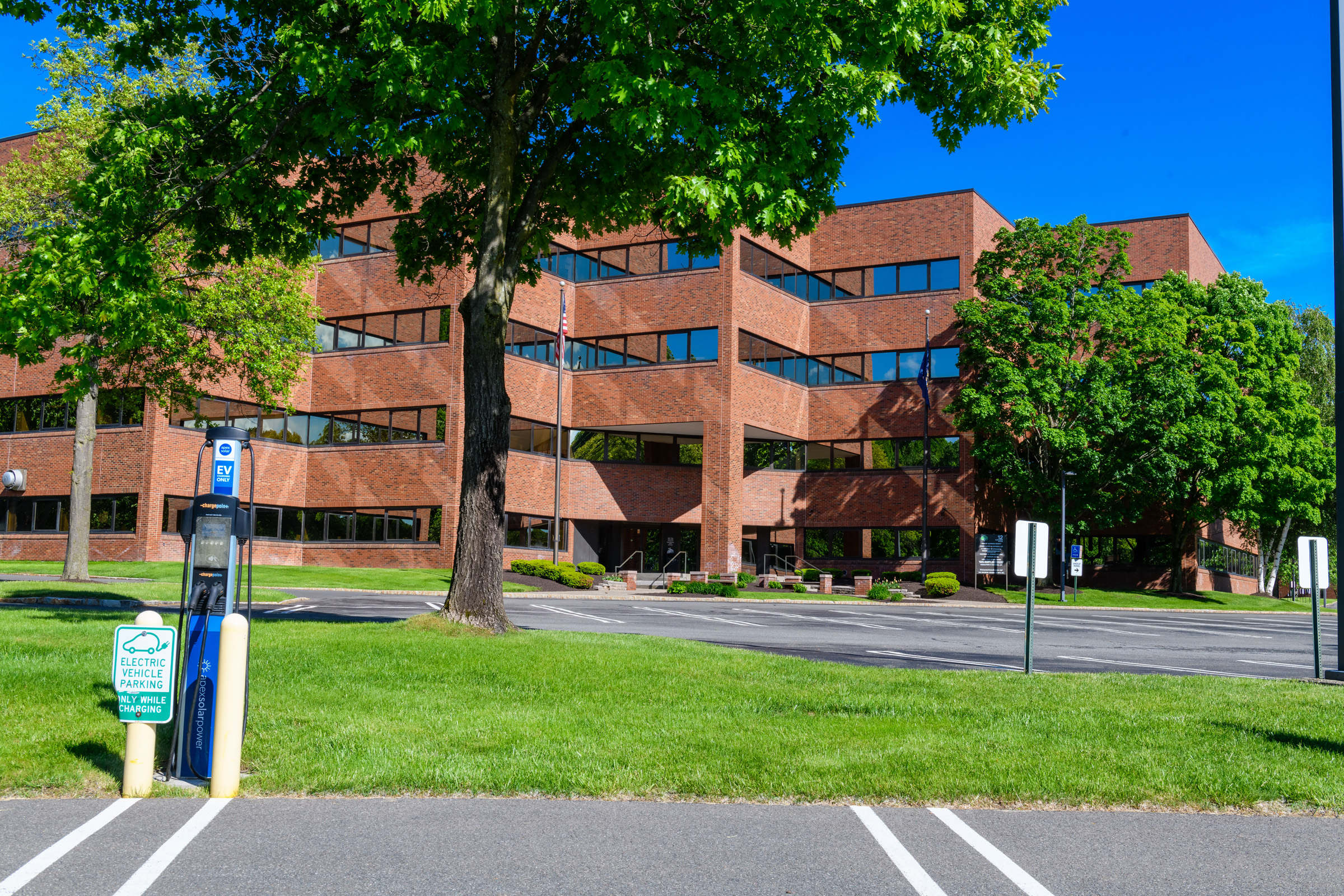 12 Corporate Woods