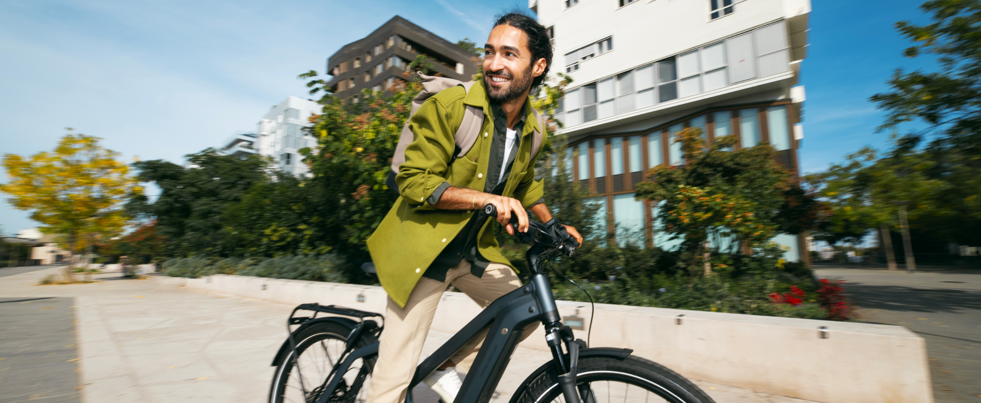 2 mensen leasen fiets via werkgever