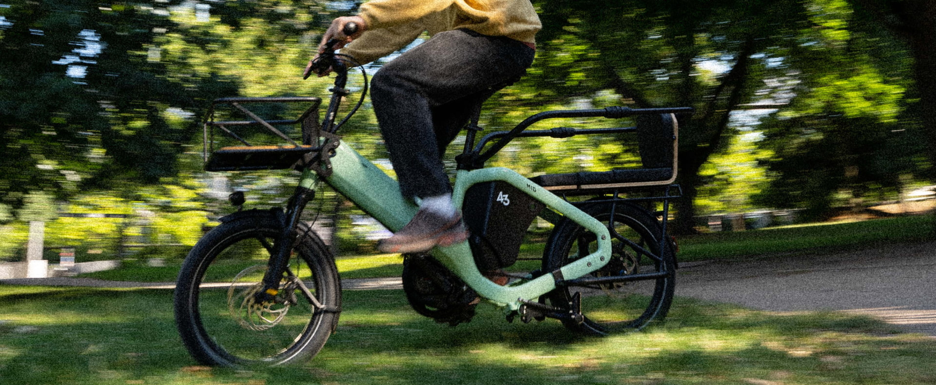 2 mensen leasen fiets via werkgever