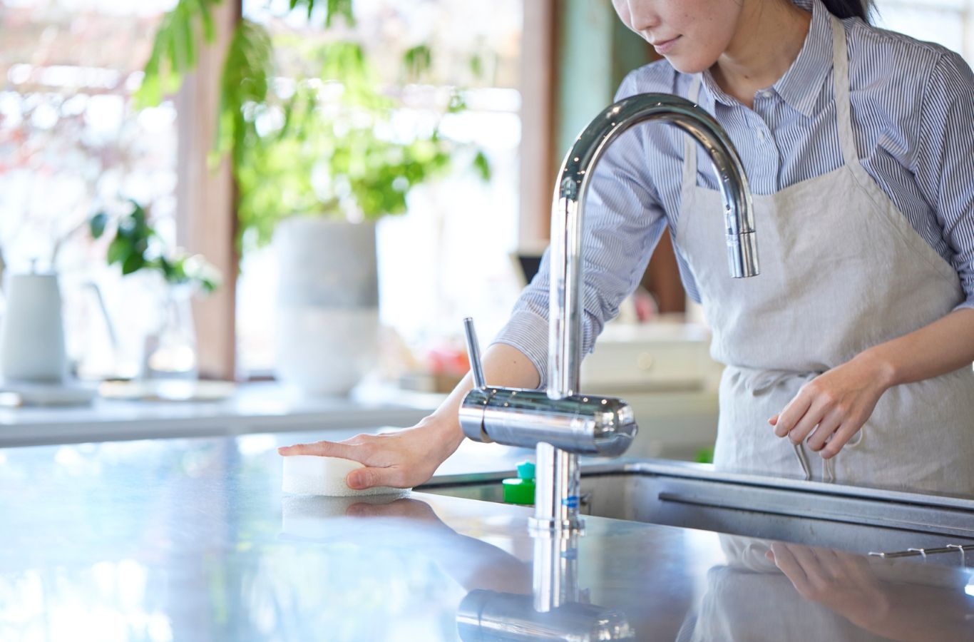 A CJM Cleaning team member performing cleaning services in Union, NJ, highlighting the advantages of choosing local professionals for comprehensive cleaning solutions.
