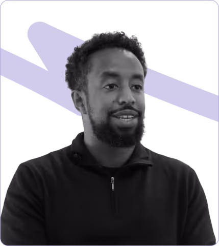 Mo Nuur headshot
