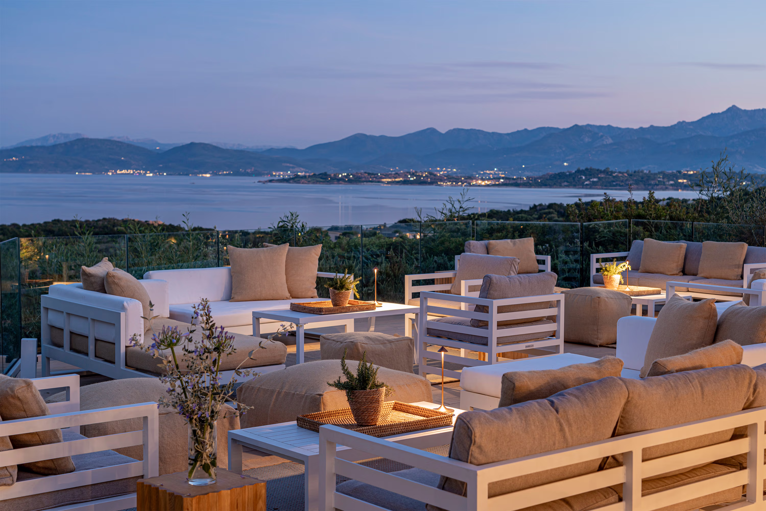 Sunset aperitivo by the sea
Aperitivo al tramonto vista mare	