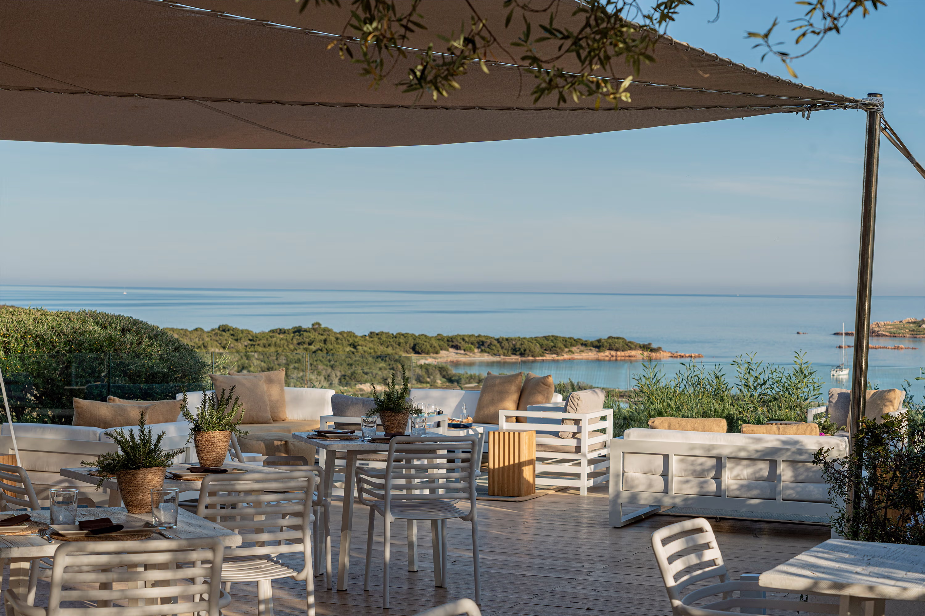 Salinedda Beach Club sea view restaurant in Capo Coda Cavallo with terrace overlooking the sea