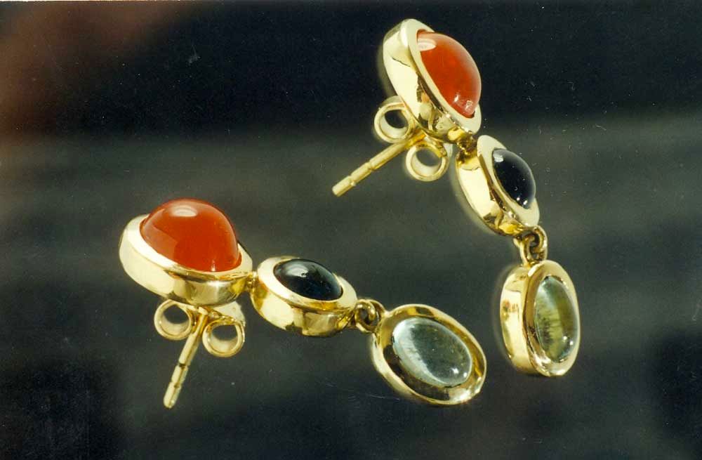 Ohrstecker drei Cabouchons 