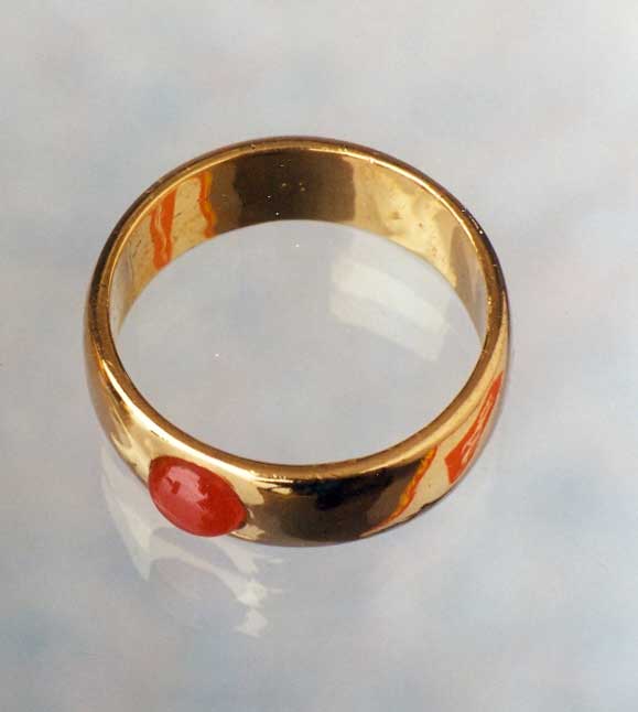 Breiter Goldring mit Feueropal