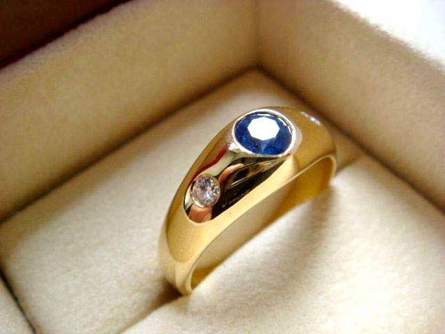 Ring mit  Saphir und Brillanten